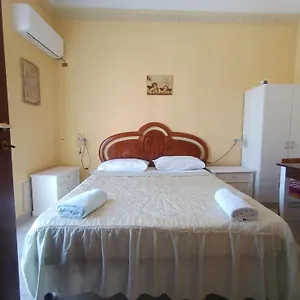 Dei Mille Habitación en casa particular
